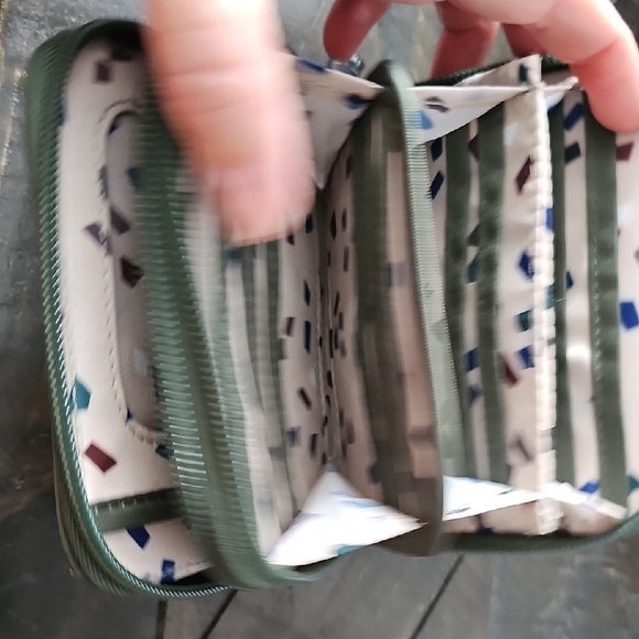 Lug Quilted Wallet in Olive Green - Picture 4 of 7